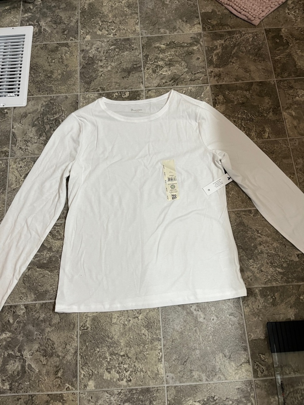 NWT NO BOUNDARIES Vivid White Long Sleeve Tee Junior’s L (12-14)